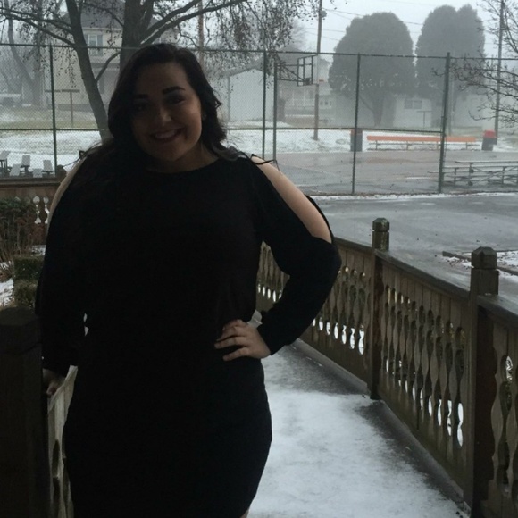 Meet your Posher, Alexa - Picture 4 of 4